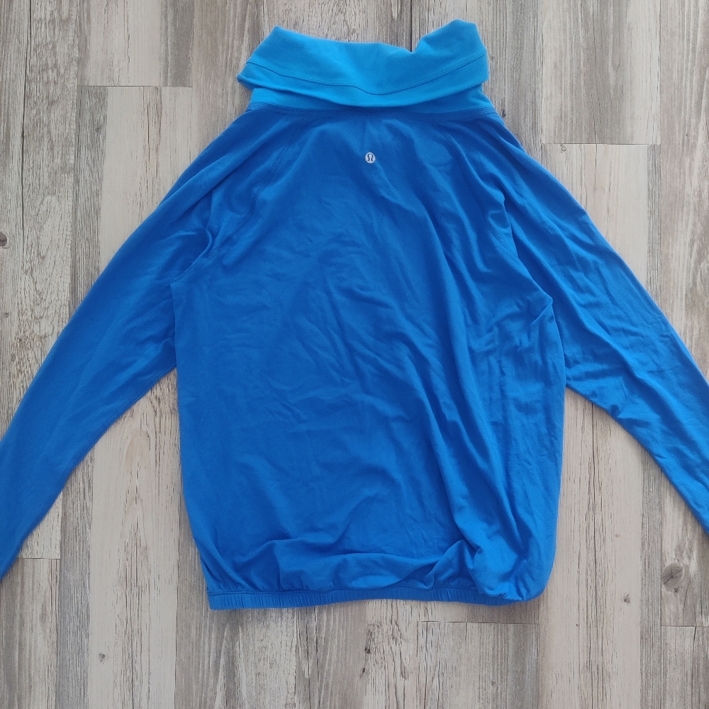 Lululemon Blue Healthy Heart Pullover Sz 6